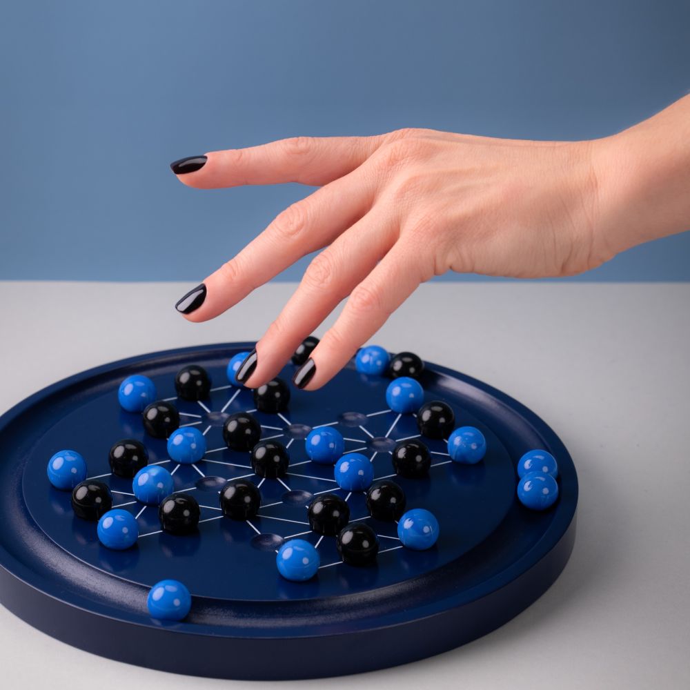 Die besten dunklen Nagellacke für den Winter 2026