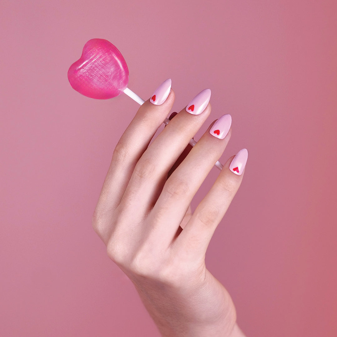 7 Tutos für einfache Valentinstag-Nageldesigns