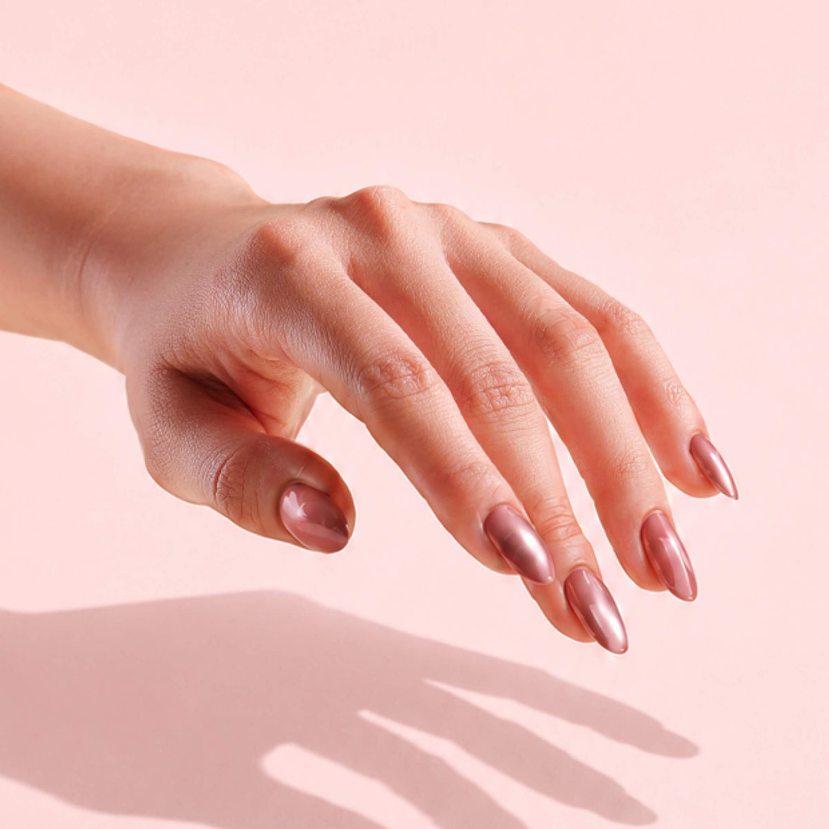 Nude Cat-Eye-Nails: Hol Dir den Trend für den Herbst 2026